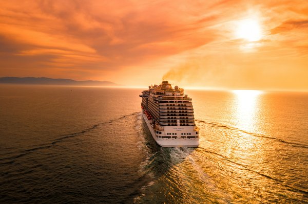 Naviguer en solo: guide pour les voyageurs seuls en croisière